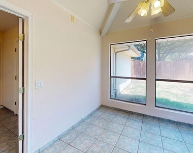 3717 Atrium Drive - Photo Thumbnail 8