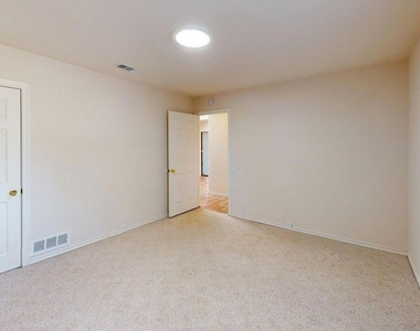 3717 Atrium Drive - Photo Thumbnail 14