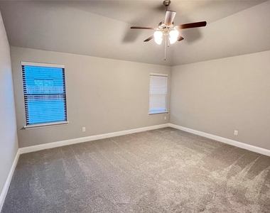 4008 Whitetail Lane - Photo Thumbnail 8