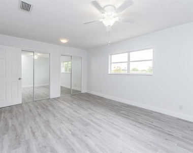 7918 Kimberly Boulevard - Photo Thumbnail 4