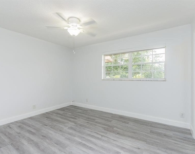 7918 Kimberly Boulevard - Photo Thumbnail 2