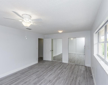 7918 Kimberly Boulevard - Photo Thumbnail 5