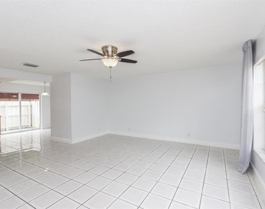 7918 Kimberly Boulevard - Photo Thumbnail 12