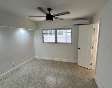 820 N Victoria Park Road - Photo Thumbnail 4