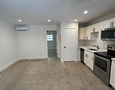 820 N Victoria Park Road - Photo Thumbnail 1