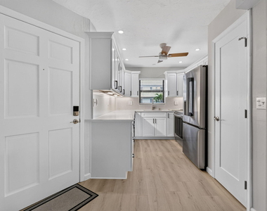 755 Saturn Street - Photo Thumbnail 3