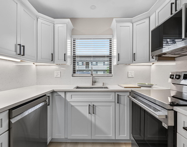 755 Saturn Street - Photo Thumbnail 5