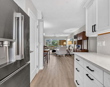 755 Saturn Street - Photo Thumbnail 6