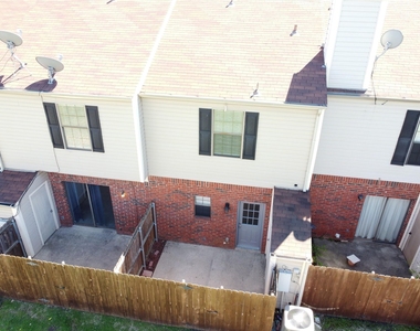 216 Samuel Boulevard - Photo Thumbnail 4