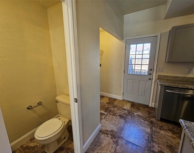 216 Samuel Boulevard - Photo Thumbnail 13