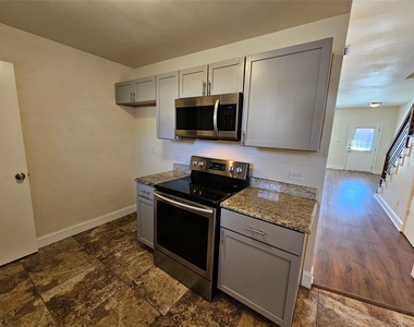 216 Samuel Boulevard - Photo Thumbnail 17