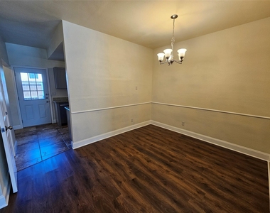 216 Samuel Boulevard - Photo Thumbnail 10