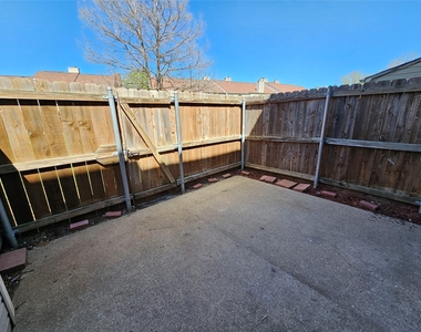 216 Samuel Boulevard - Photo Thumbnail 20