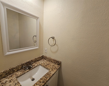 216 Samuel Boulevard - Photo Thumbnail 14