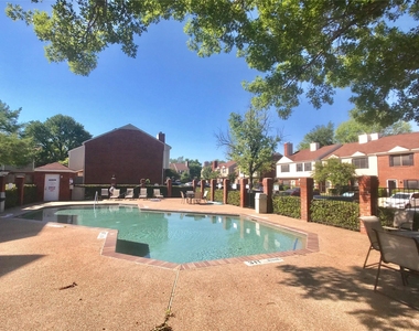 216 Samuel Boulevard - Photo Thumbnail 1
