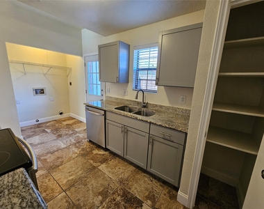 216 Samuel Boulevard - Photo Thumbnail 18