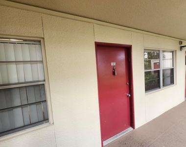 200 Sw 132nd Way - Photo Thumbnail 2