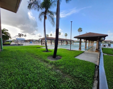 200 Sw 132nd Way - Photo Thumbnail 21