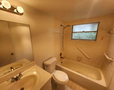 200 Sw 132nd Way - Photo Thumbnail 9