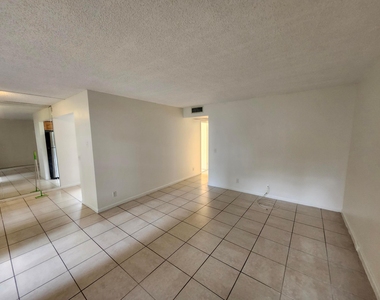200 Sw 132nd Way - Photo Thumbnail 4