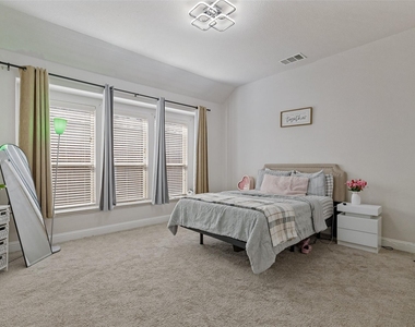 817 Glendale Drive - Photo Thumbnail 15