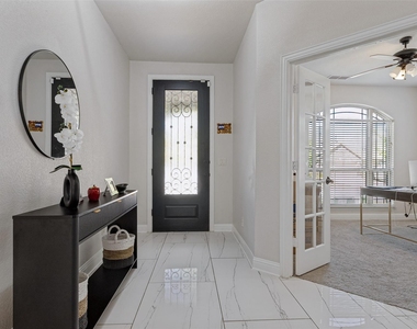 817 Glendale Drive - Photo Thumbnail 2