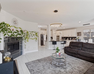 817 Glendale Drive - Photo Thumbnail 4