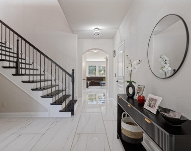 817 Glendale Drive - Photo Thumbnail 3