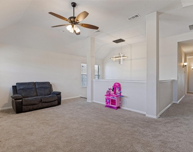 817 Glendale Drive - Photo Thumbnail 14