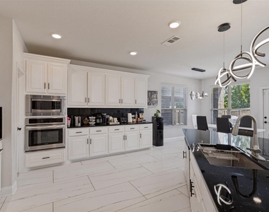 817 Glendale Drive - Photo Thumbnail 8