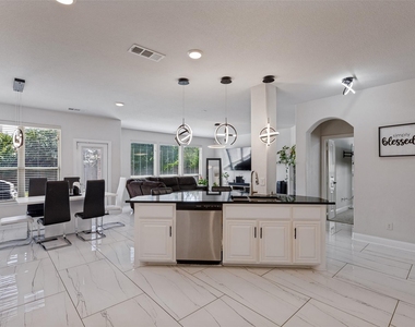 817 Glendale Drive - Photo Thumbnail 7