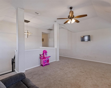 817 Glendale Drive - Photo Thumbnail 13