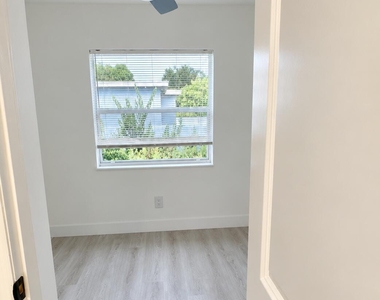 801 Nw 105th Street - Photo Thumbnail 4
