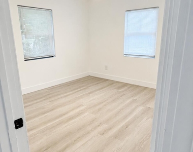 801 Nw 105th Street - Photo Thumbnail 5