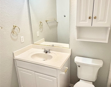 140 Fallkirk Drive - Photo Thumbnail 20
