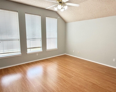 140 Fallkirk Drive - Photo Thumbnail 14