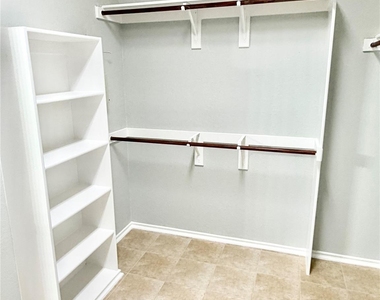 140 Fallkirk Drive - Photo Thumbnail 18