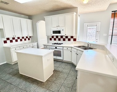 140 Fallkirk Drive - Photo Thumbnail 8