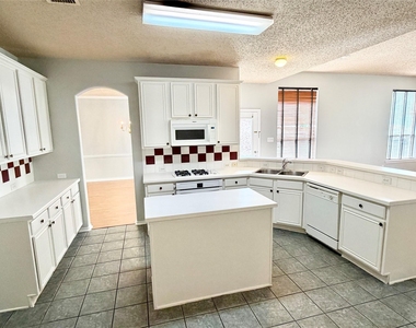 140 Fallkirk Drive - Photo Thumbnail 9