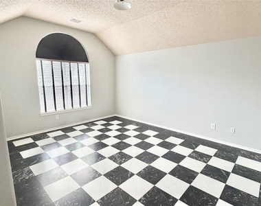 140 Fallkirk Drive - Photo Thumbnail 22