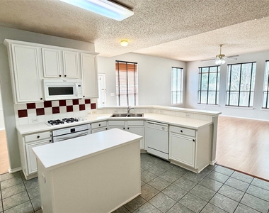 140 Fallkirk Drive - Photo Thumbnail 10