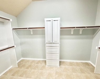140 Fallkirk Drive - Photo Thumbnail 17