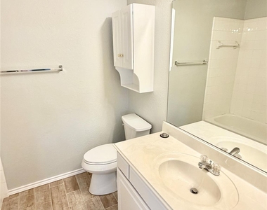 140 Fallkirk Drive - Photo Thumbnail 25