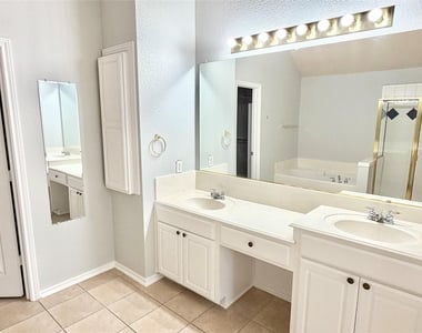 140 Fallkirk Drive - Photo Thumbnail 16