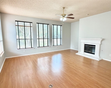 140 Fallkirk Drive - Photo Thumbnail 6