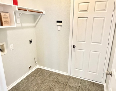 140 Fallkirk Drive - Photo Thumbnail 12