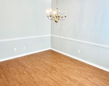 140 Fallkirk Drive - Photo Thumbnail 4