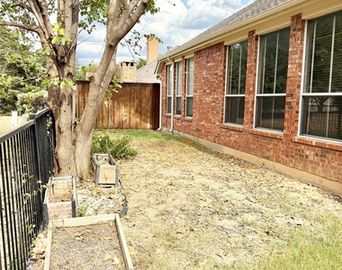 140 Fallkirk Drive - Photo Thumbnail 29