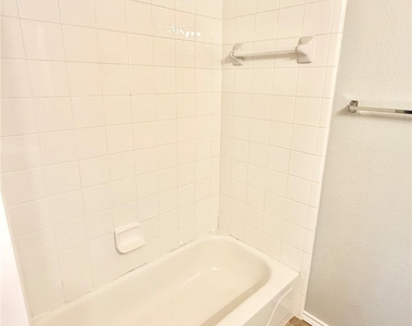 140 Fallkirk Drive - Photo Thumbnail 27