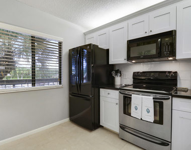 1601 Marina Isle Way - Photo Thumbnail 6